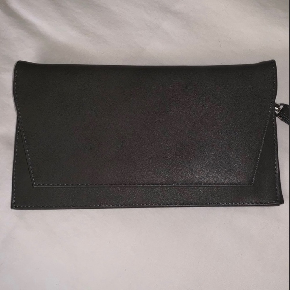 NWOT Loop Clutch